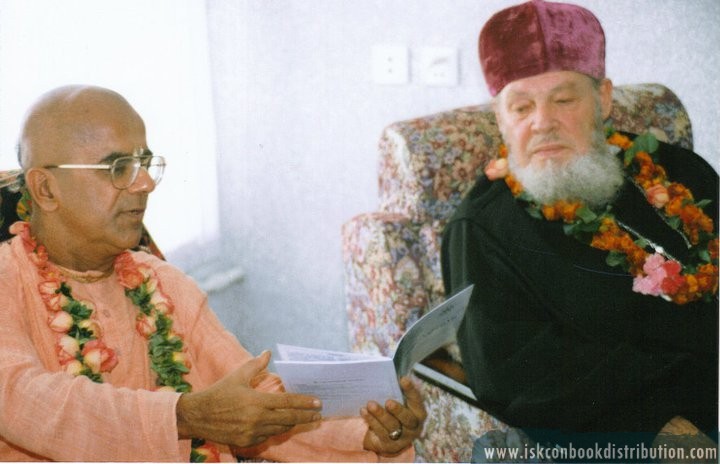 Gopal Krishna Goswami Distributing Prabhupada Books To Russian Important People