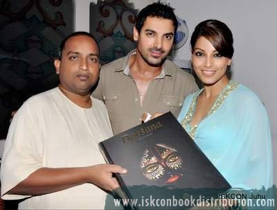 Bipasha Basu and John Receiving Darshan Book