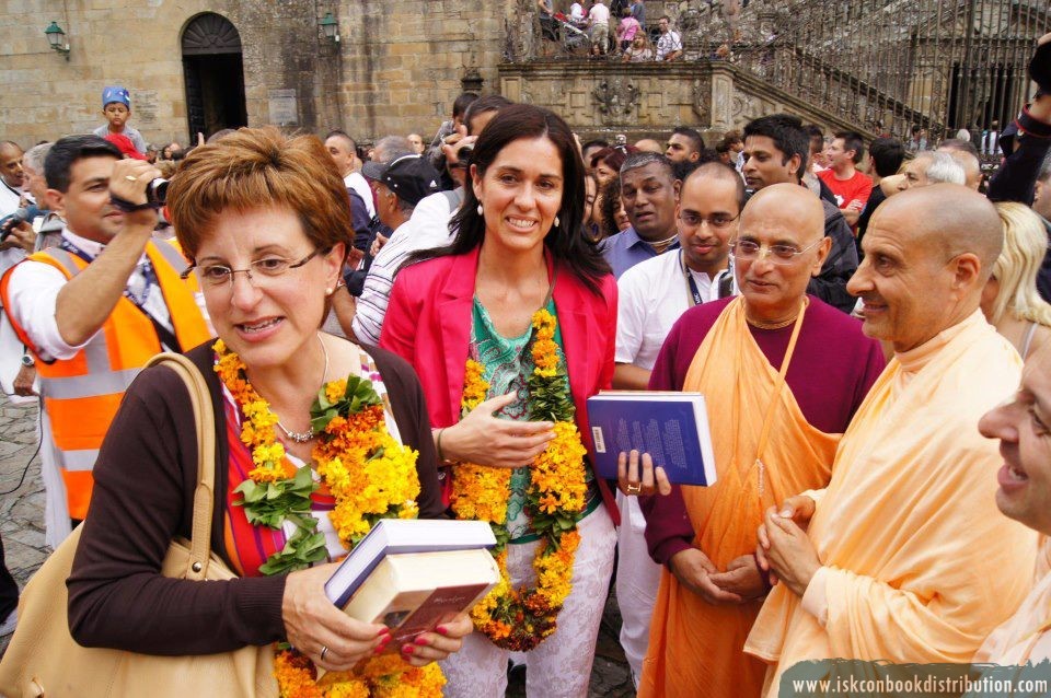 Councillors Of Santiago De Compostela (Spain) Receive Books