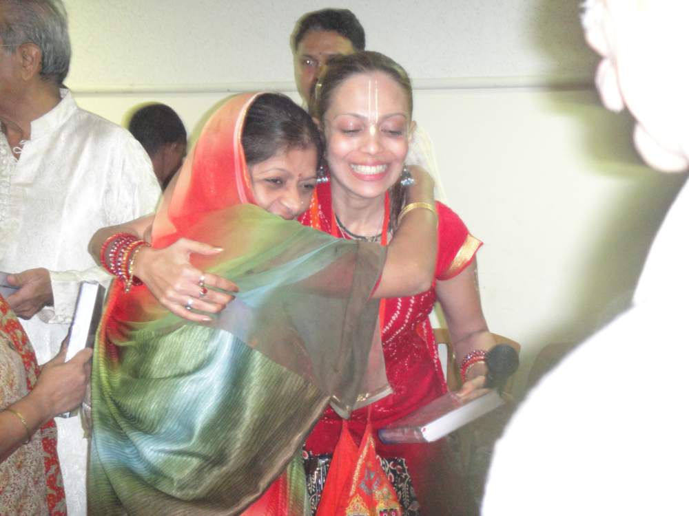 Distributing Bhagavad Gitas