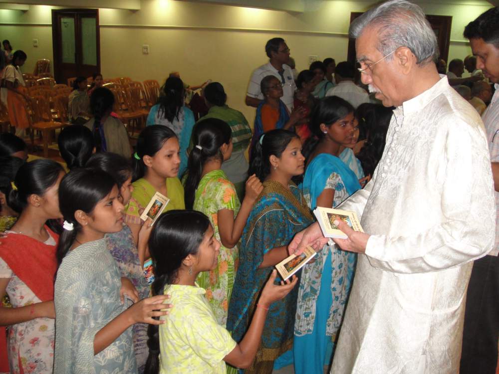 Distributing Small Books