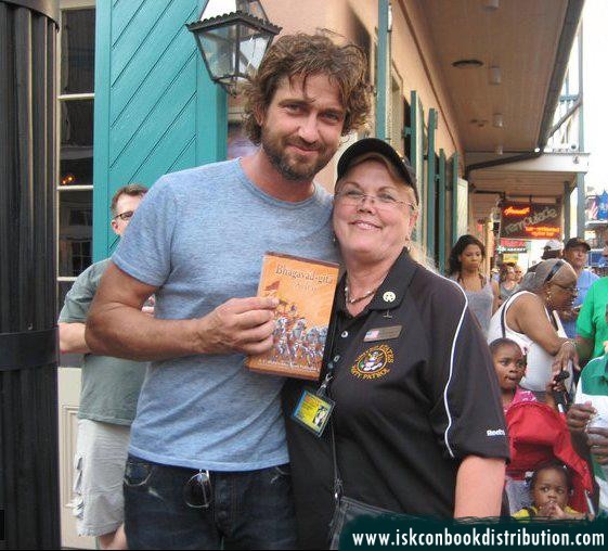 Mohanasini Dasi Giving a Bhagavad Gita to Gerard Butler (Hollywood actor)