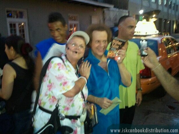 Richard Simmons, a famous health guru purchase a Higher Taste Cookbook