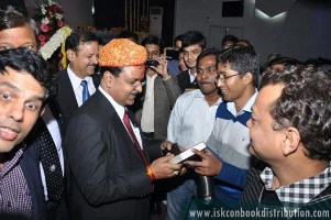 Bhagavad Gita received by CA Subodh Kumar Agrawal, President of Institute of Chartered Accountants of India & CA Girish Ahuja, a renowned expert for Income Tax