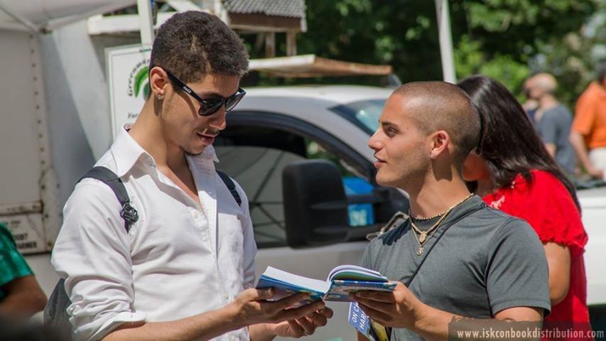 Book Distribution at Nakrekal by Andra Pradesh (India) Padayatra
