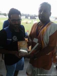 Indian Cricketer Parthiv Patel recieve Bhagavad Gita