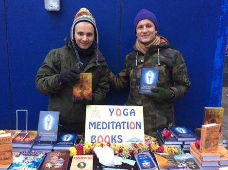 The security of a table changes the experience of book distribution