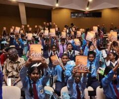 Buying books earns grade points for Panama students